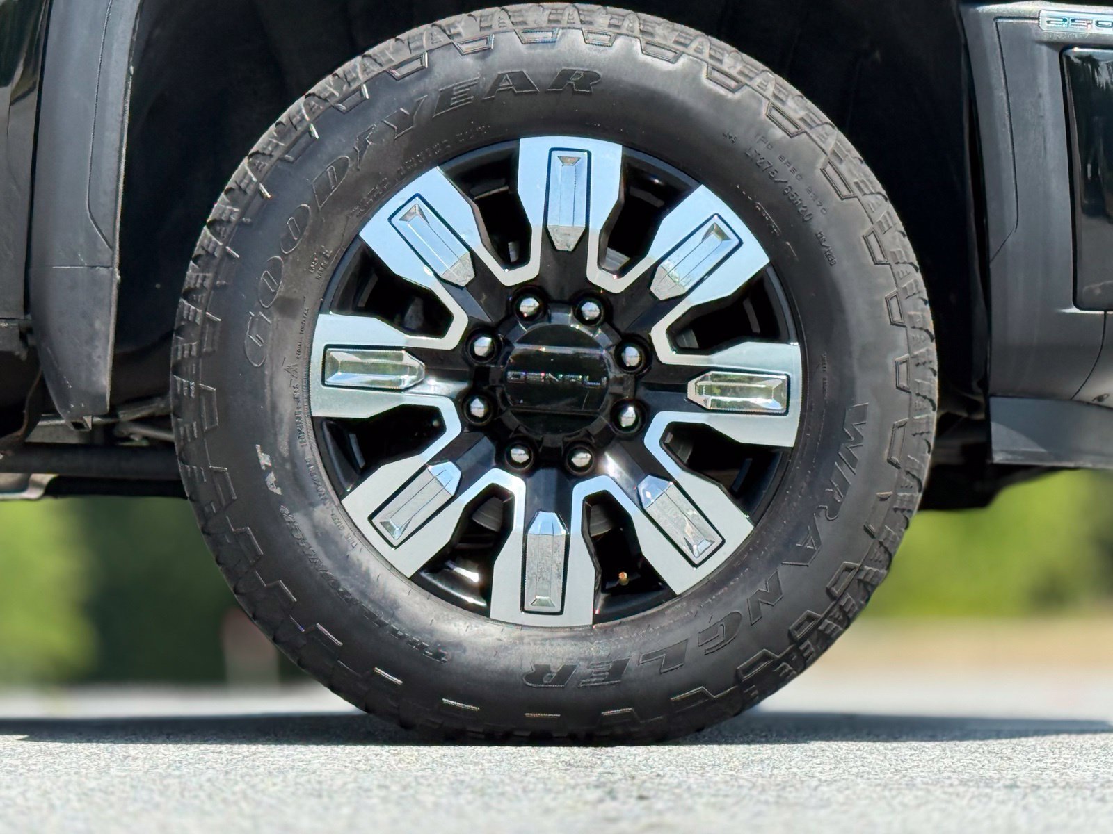 Used 2025 GMC Sierra 2500 Denali w/ Denali Reserve Package AWD/4WD image 19