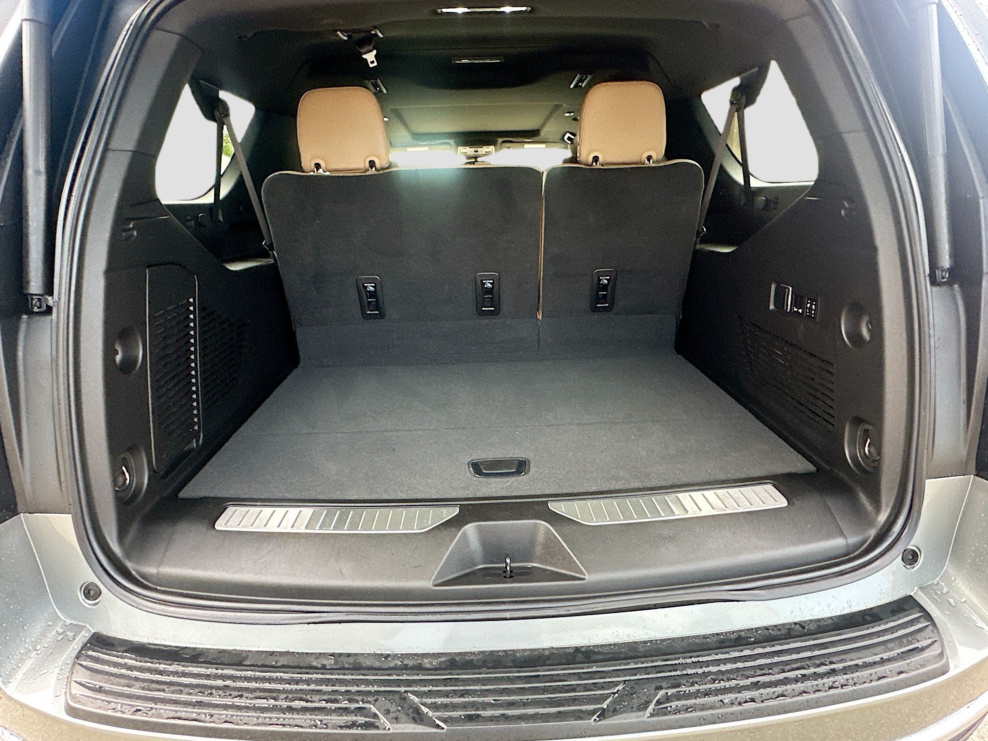 Used 2023 Chevrolet Suburban Premier RWD image 26