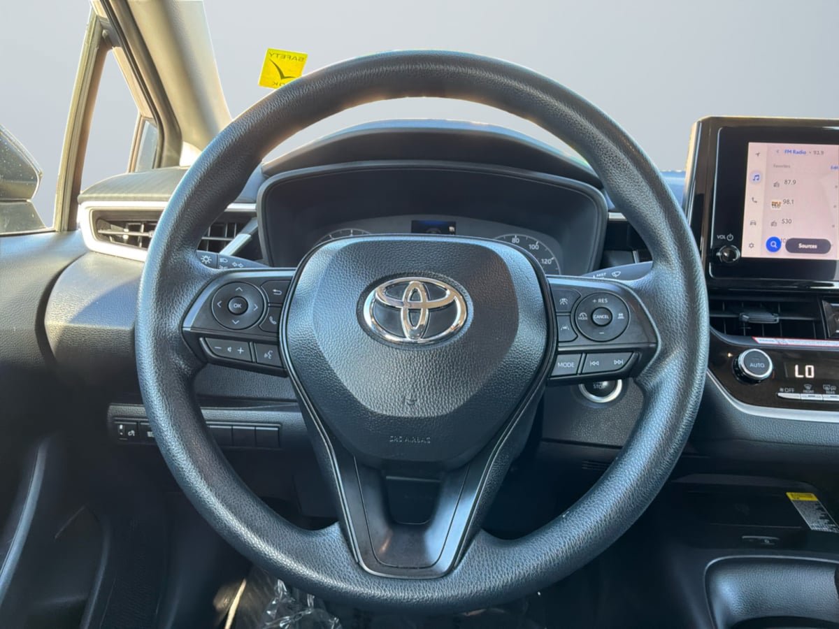 Used 2025 Toyota Corolla LE w/ LE Premium Package FWD image 11