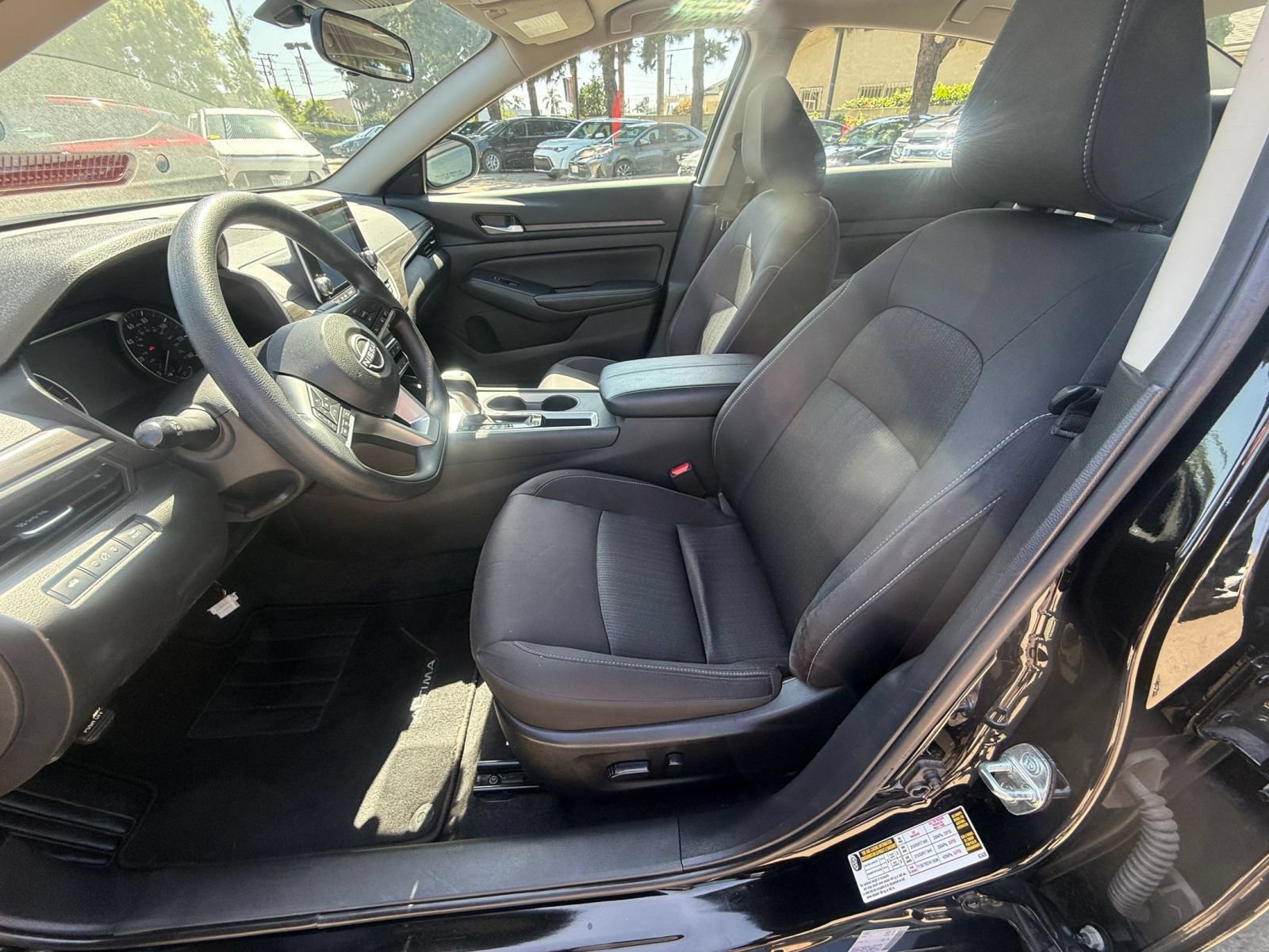 Used 2025 Nissan Altima 2.5 SV FWD image 24