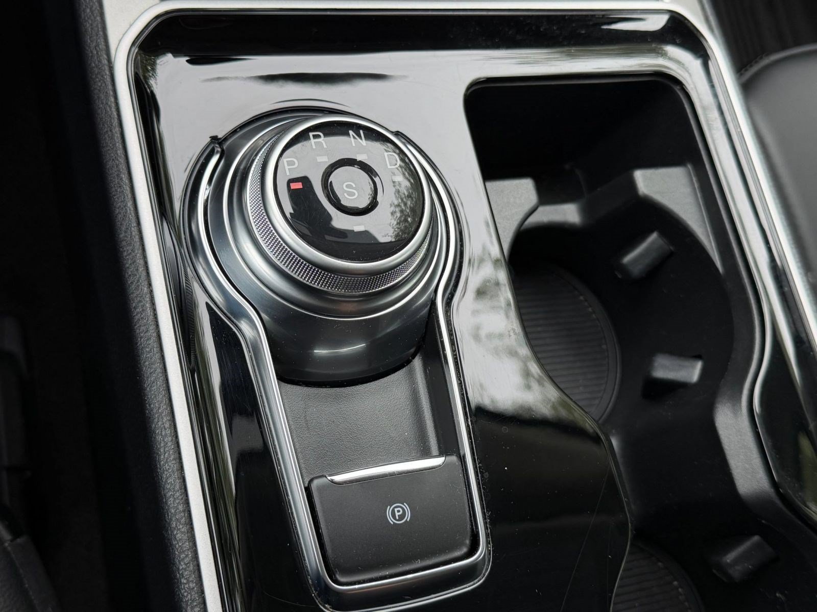 Used 2020 Ford Edge SEL w/ Convenience Package FWD image 18