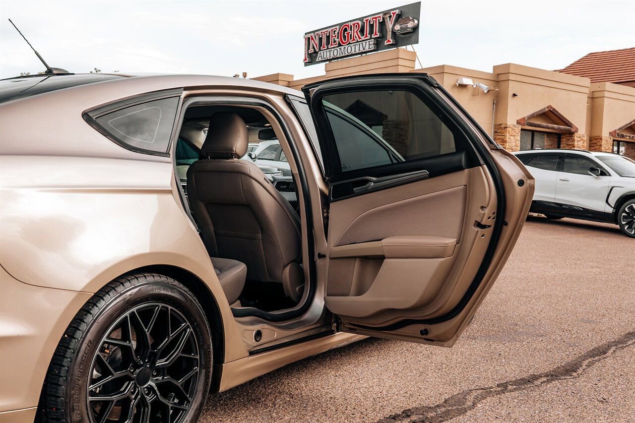 Used 2018 Ford Fusion SE FWD image 38