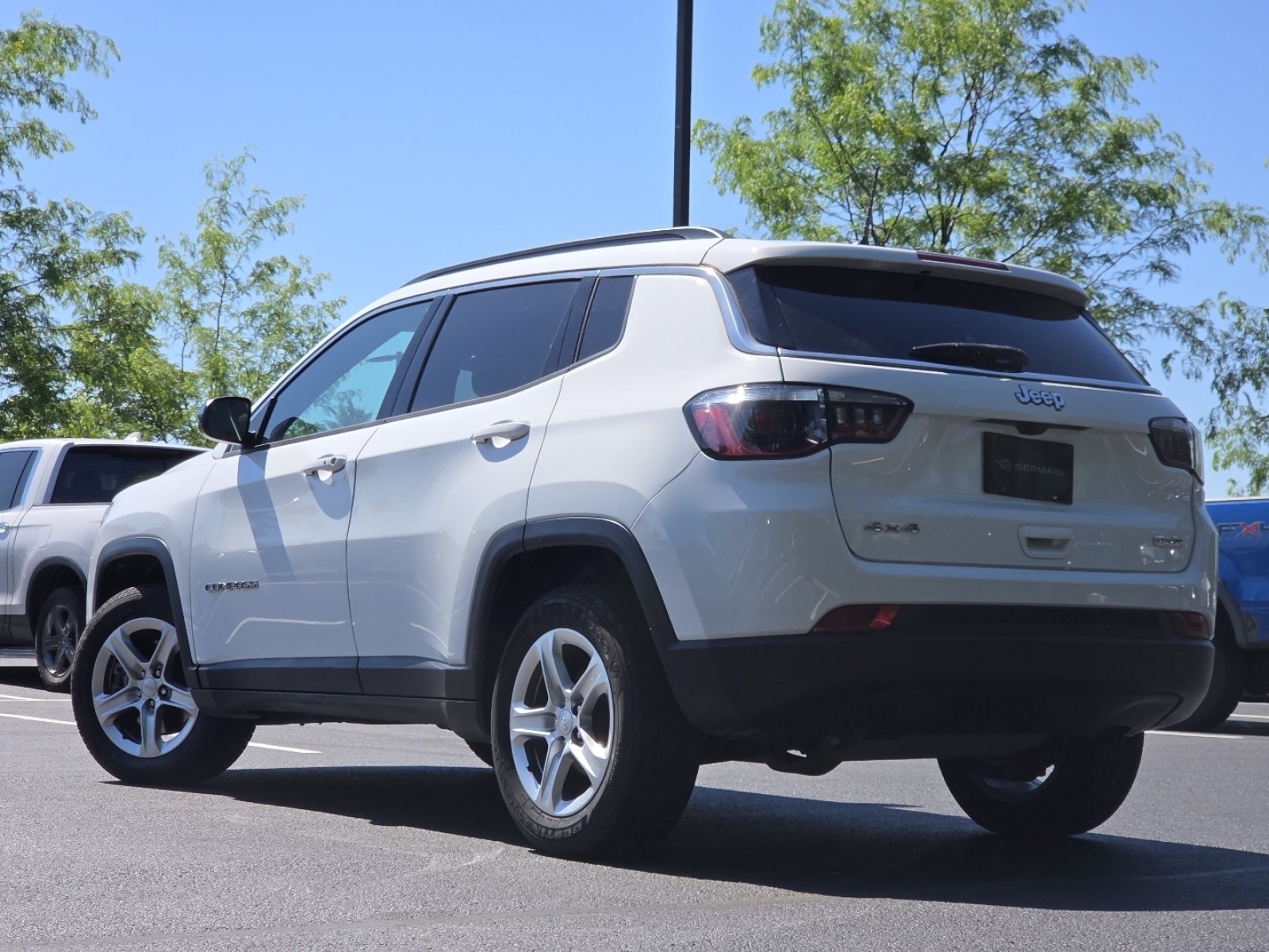 Used 2023 Jeep Compass Latitude AWD/4WD image 12