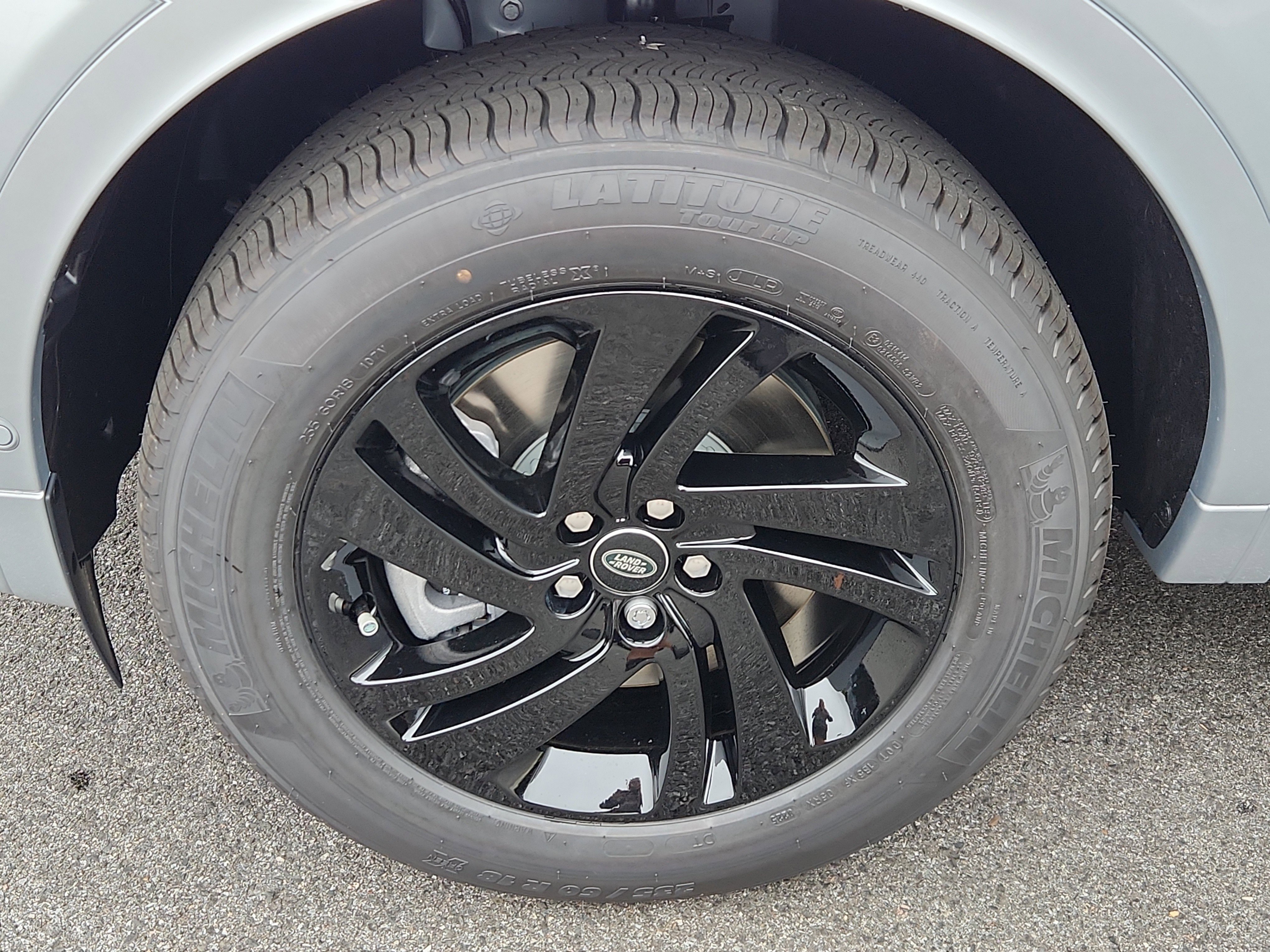 Used 2025 Land Rover Discovery Sport S image 9