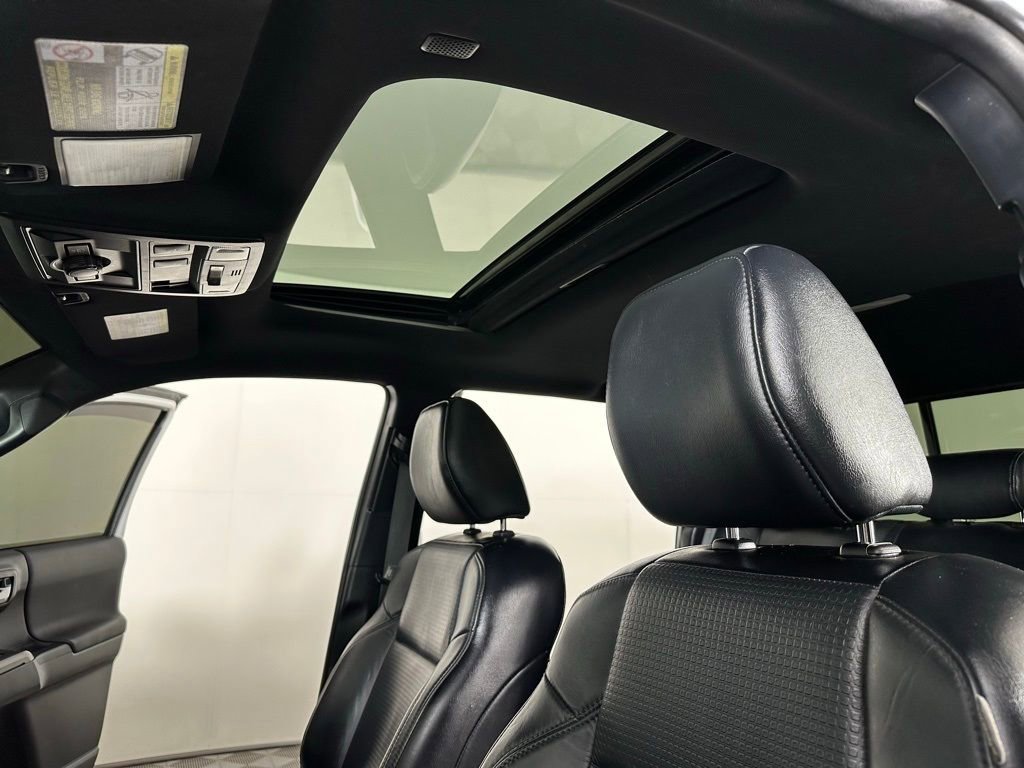 Used 2019 Toyota Tacoma TRD Off-Road image 11