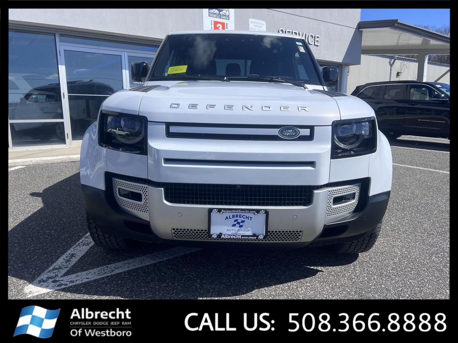 Used 2023 Land Rover Defender 90 SE image 8