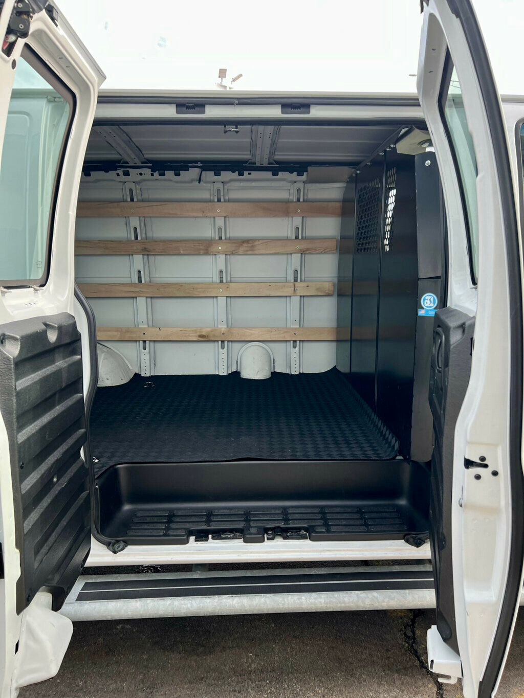 Used 2024 GMC Savana 2500 w/ Driver Convenience Package image 9