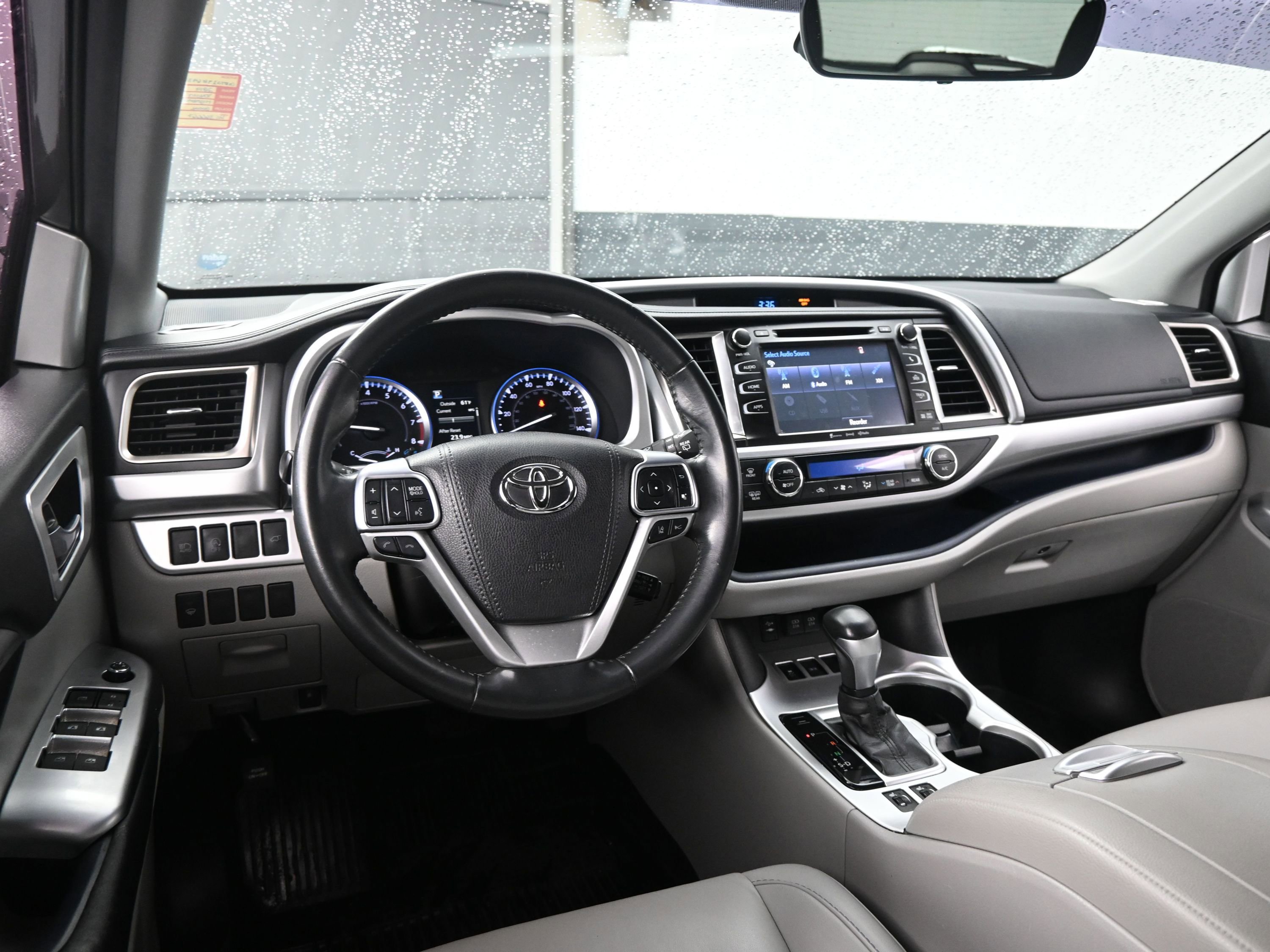 Used 2019 Toyota Highlander XLE image 19
