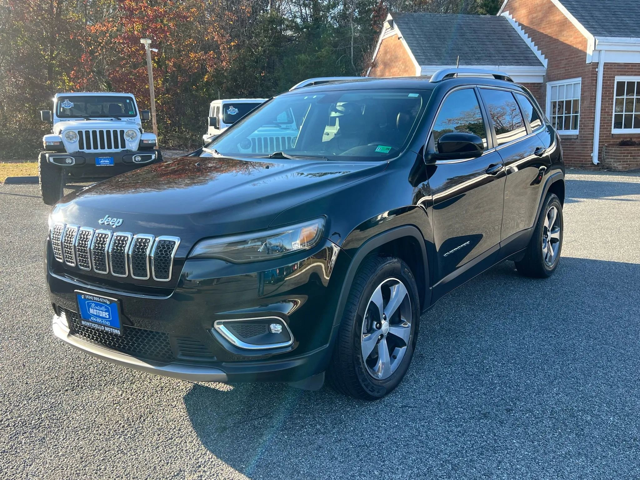 Used 2019 Jeep Cherokee Limited image 3