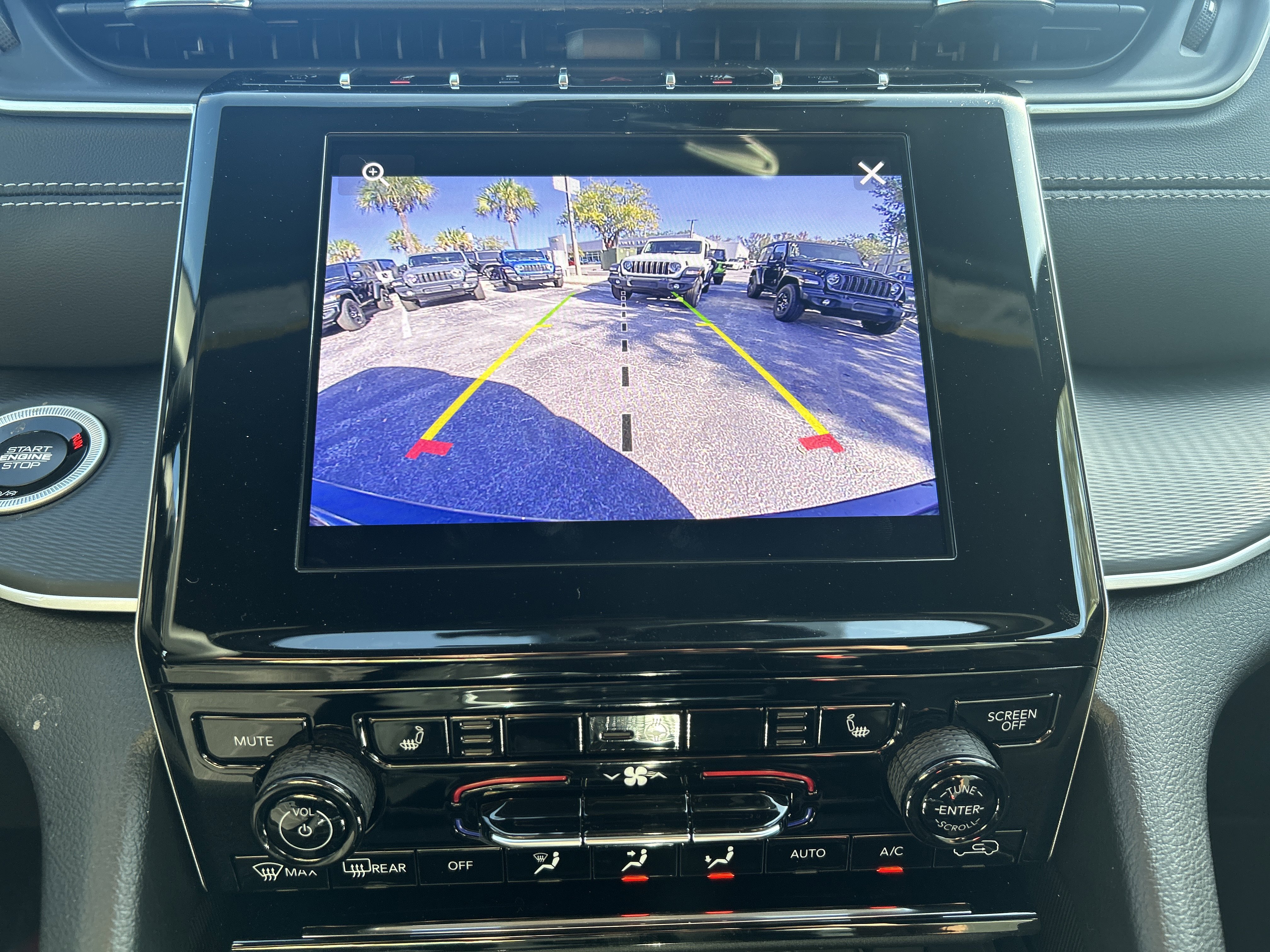 New 2025 Jeep Grand Cherokee Altitude image 33