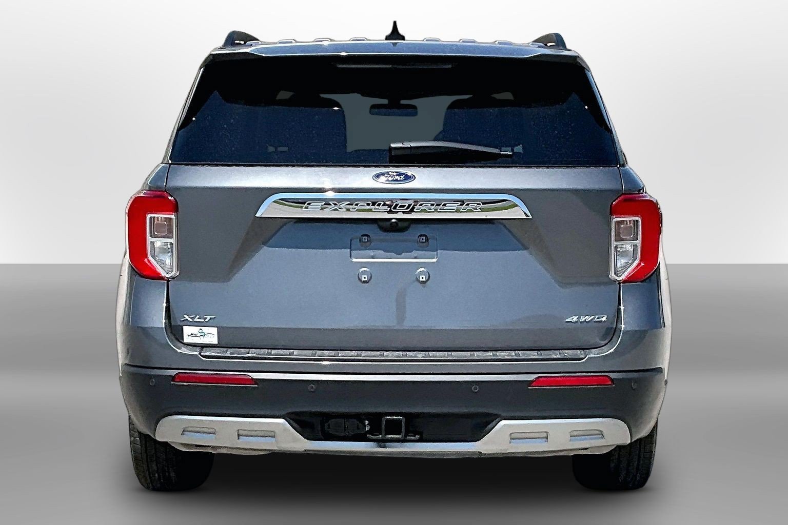 Used 2023 Ford Explorer XLT w/ Equipment Group 202A AWD/4WD image 4