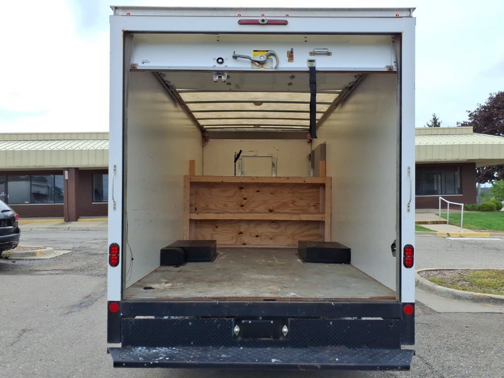 Used 2022 Ford E-450 and Econoline 450 Super Duty w/ Power Windows & Locks Group RWD image 5