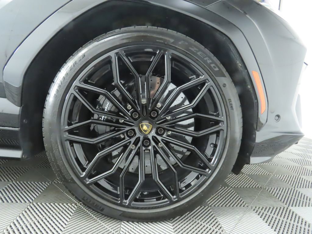 Used 2025 Lamborghini Urus SE image 34