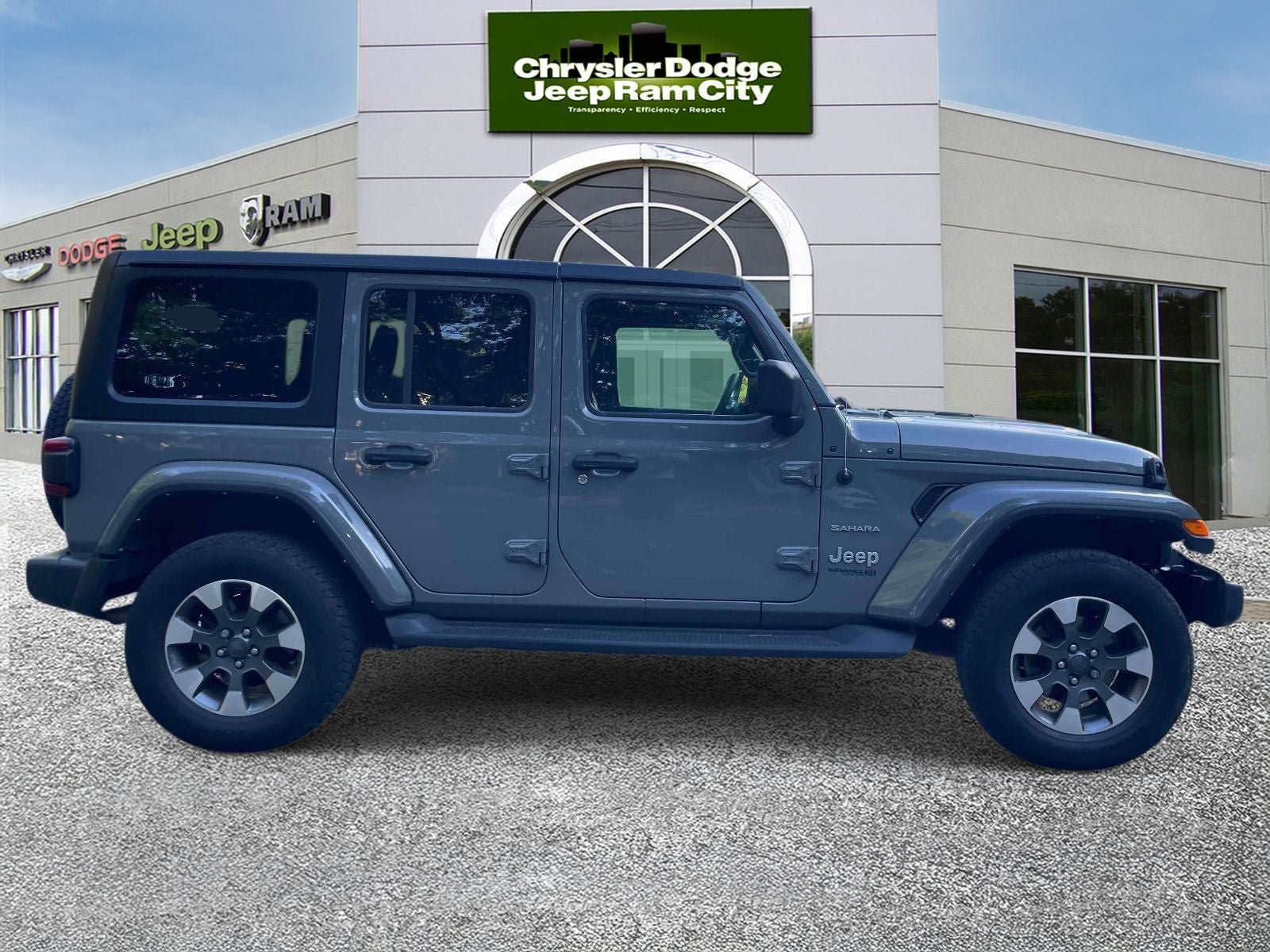 Used 2022 Jeep Wrangler Unlimited Sahara w/ Safety Group AWD/4WD image 5