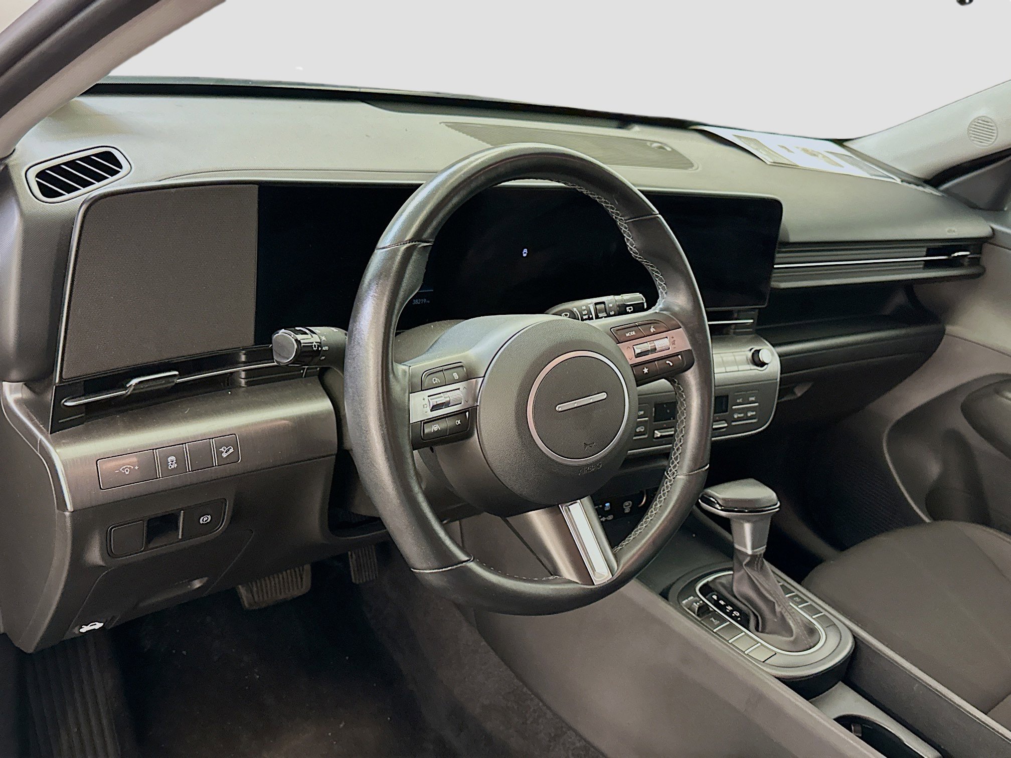 Used 2025 Hyundai Kona SEL image 18