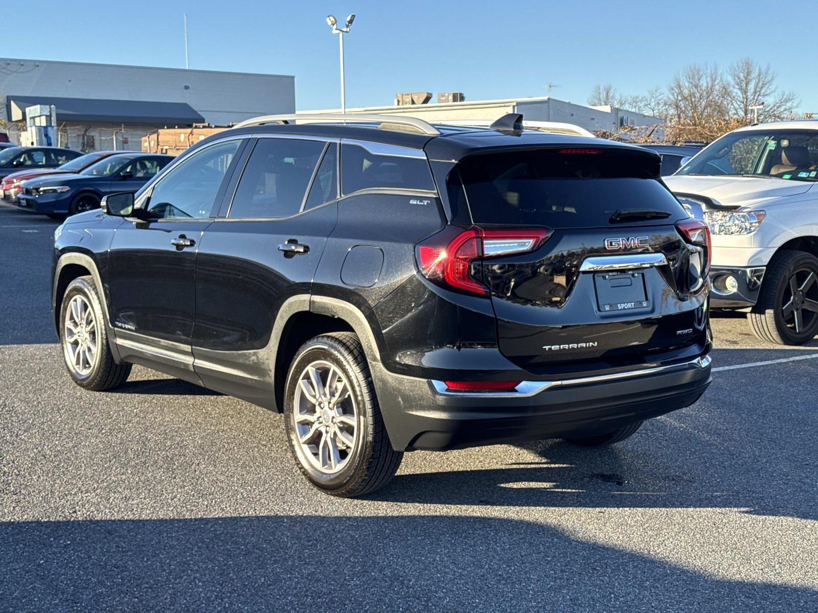 Used 2023 GMC Terrain SLT image 22