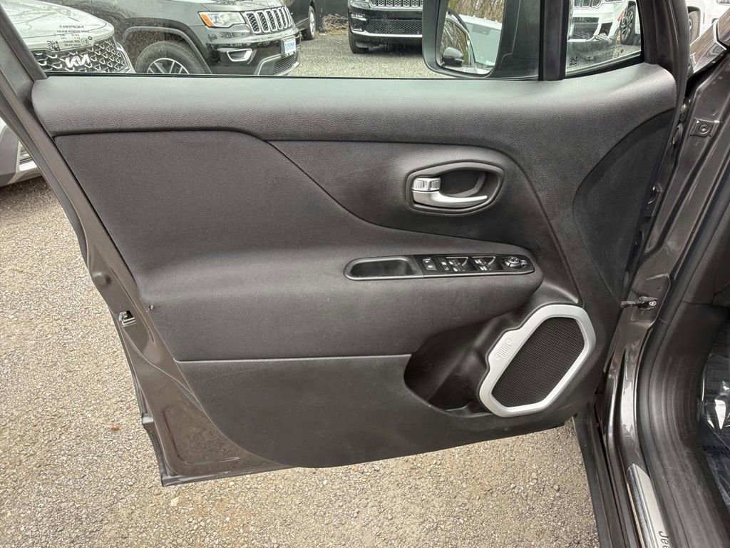 Used 2020 Jeep Renegade Latitude w/ Cold Weather Group image 15