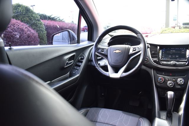 Used 2022 Chevrolet Trax LT w/ LT Convenience Package AWD/4WD image 24