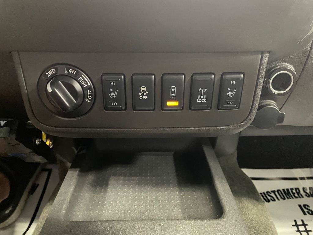 Used 2015 Nissan Frontier PRO-4X AWD/4WD image 35