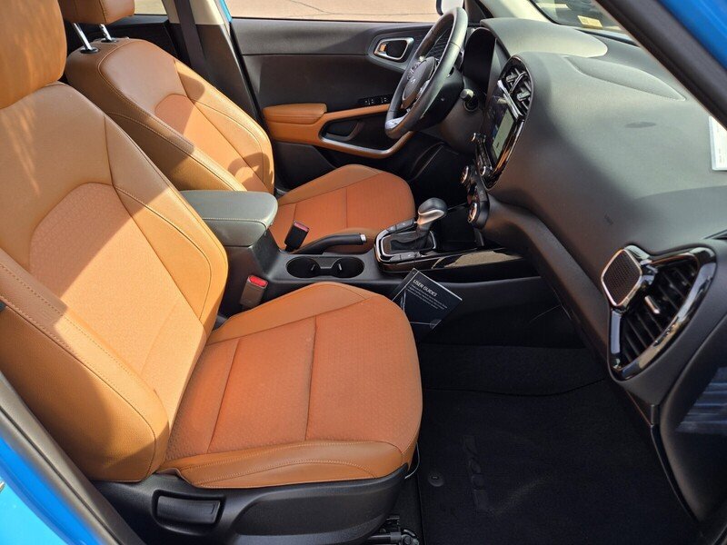 Certified 2025 Kia Soul EX FWD image 16
