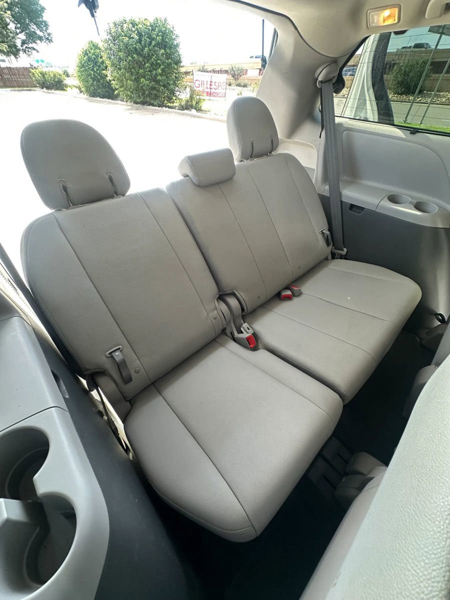 Used 2015 Toyota Sienna XLE w/ XLE Navigation Package FWD image 11