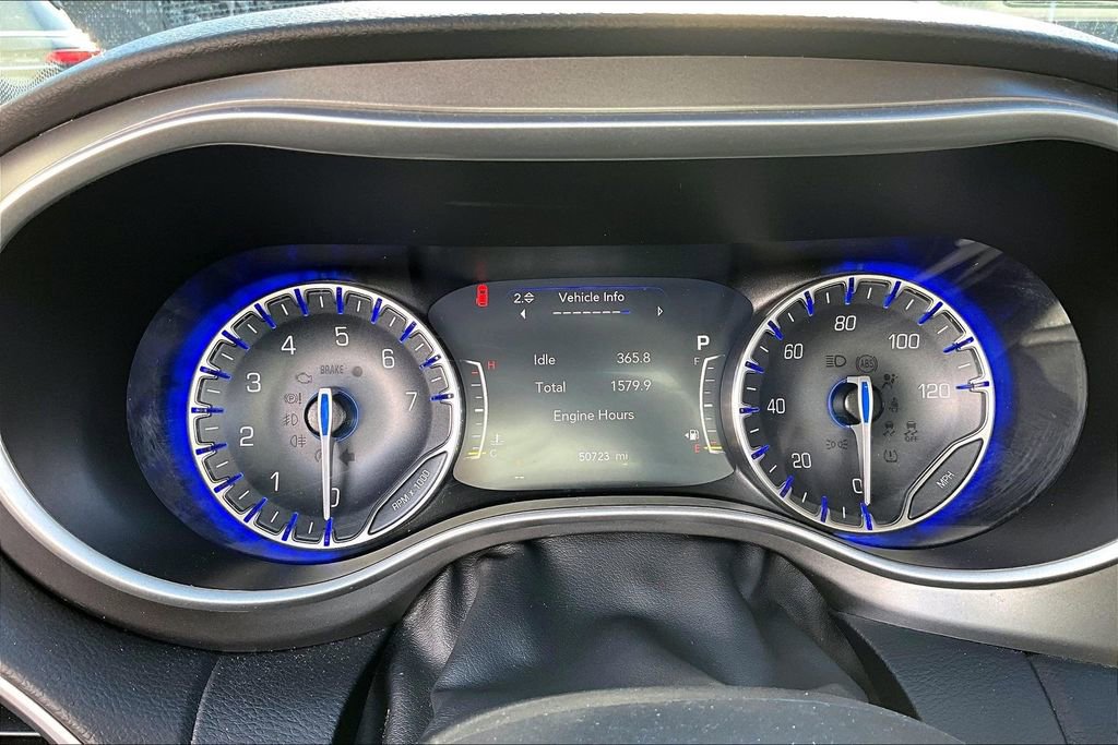 Used 2024 Chrysler Pacifica Touring-L image 12