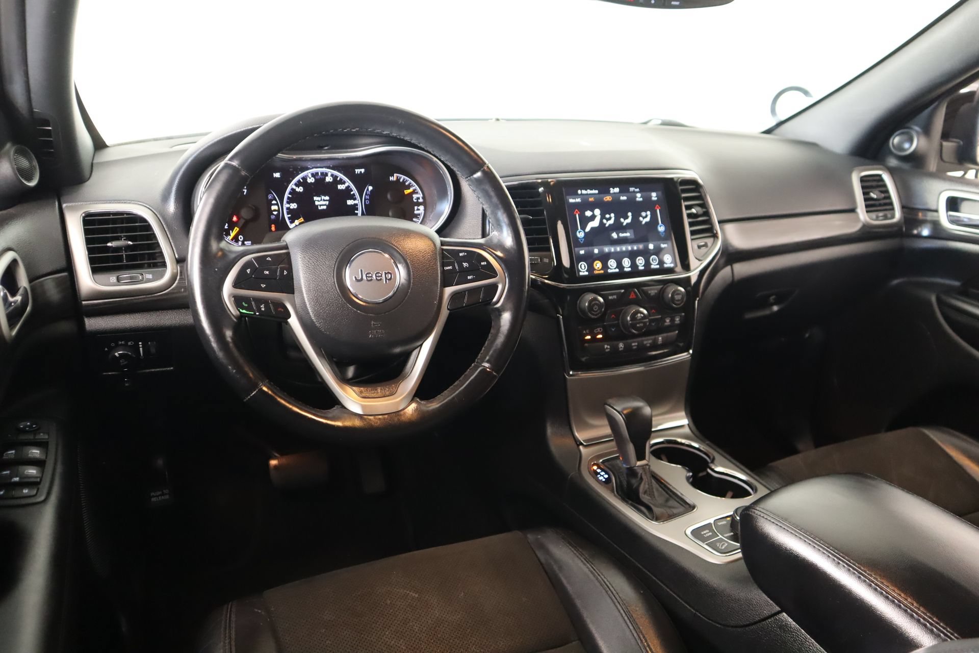 Used 2022 Jeep Grand Cherokee Laredo X AWD/4WD image 2