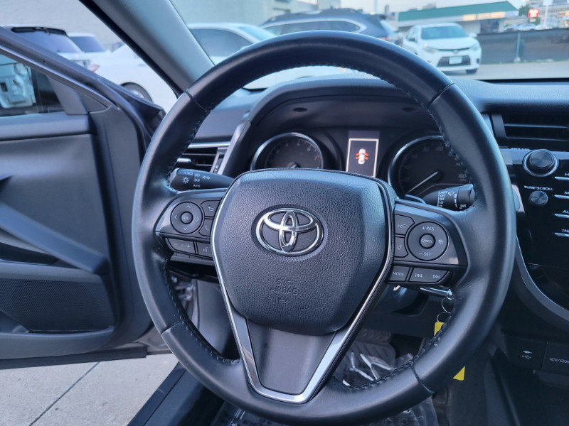 Used 2018 Toyota Camry SE FWD image 34