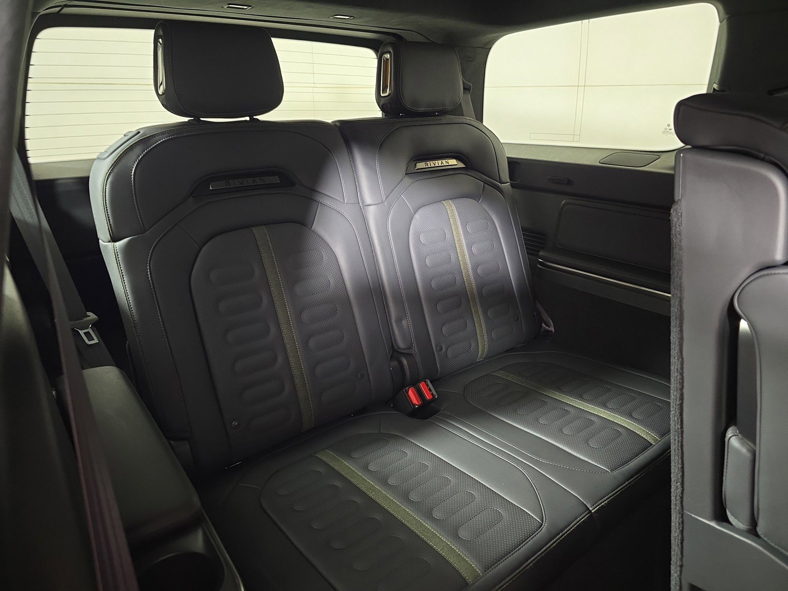 Used 2024 Rivian R1S Adventure image 25