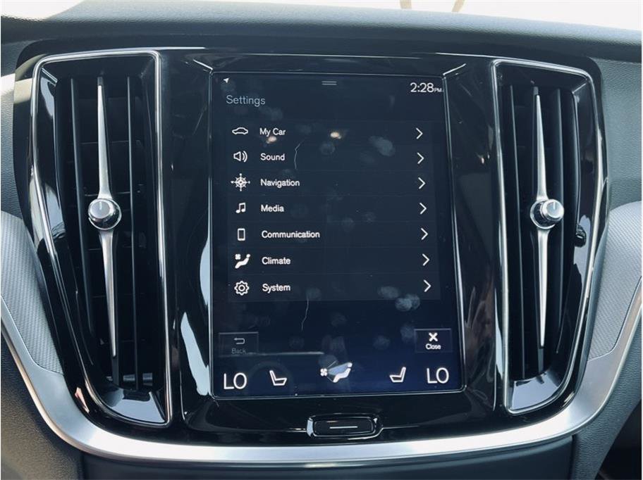 Used 2019 Volvo S60 T5 R-Design image 33