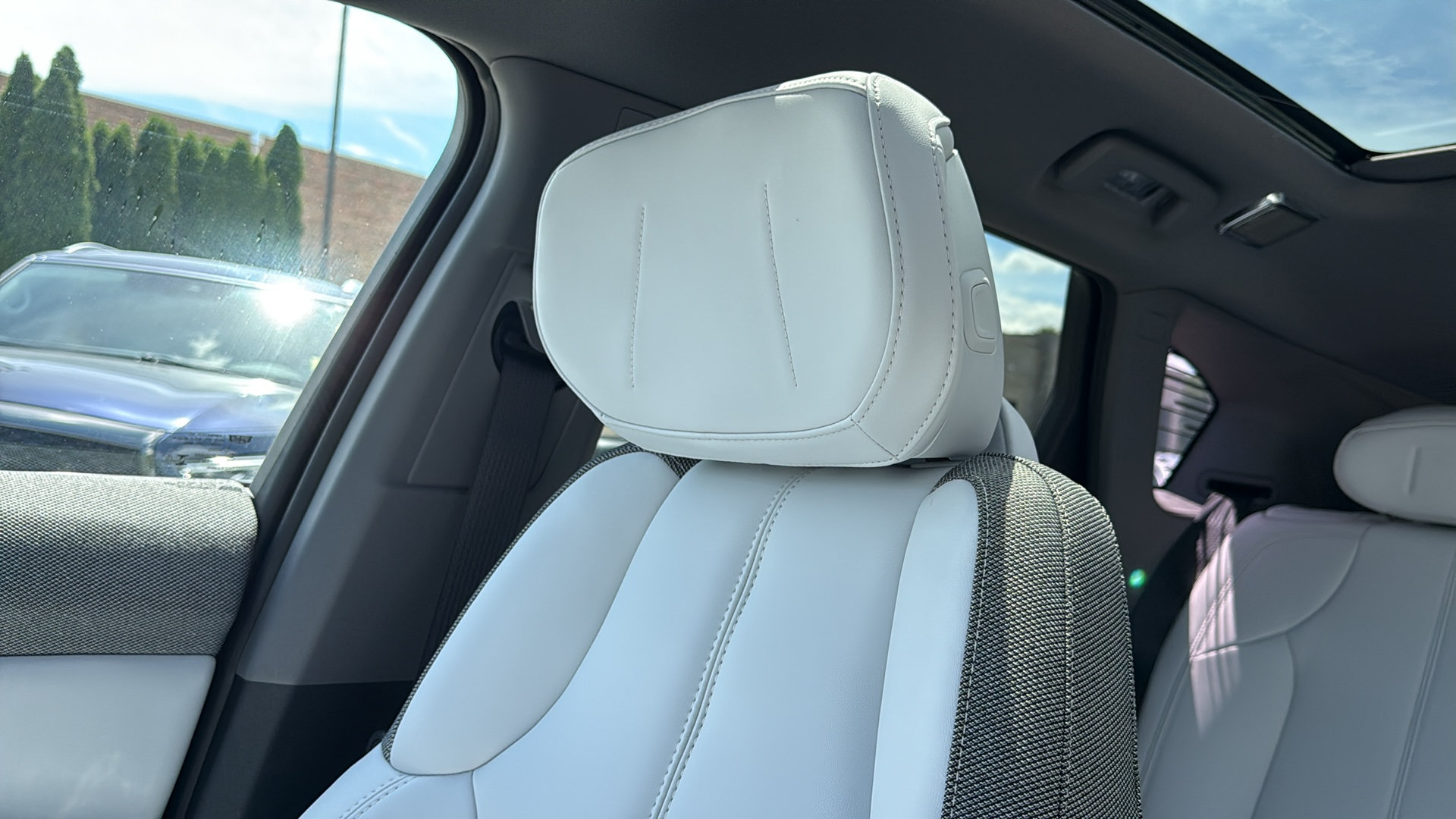 New 2025 Cadillac Optiq Sport 1 w/ LPO, Floor Liner Package AWD/4WD image 23