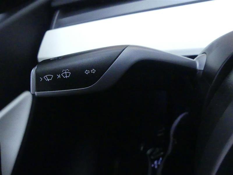 Used 2021 Tesla Model Y Long Range image 18