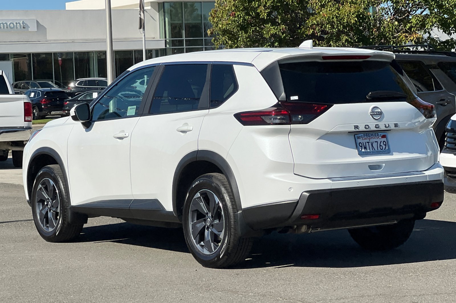 Certified 2026 Nissan Rogue SV FWD image 6