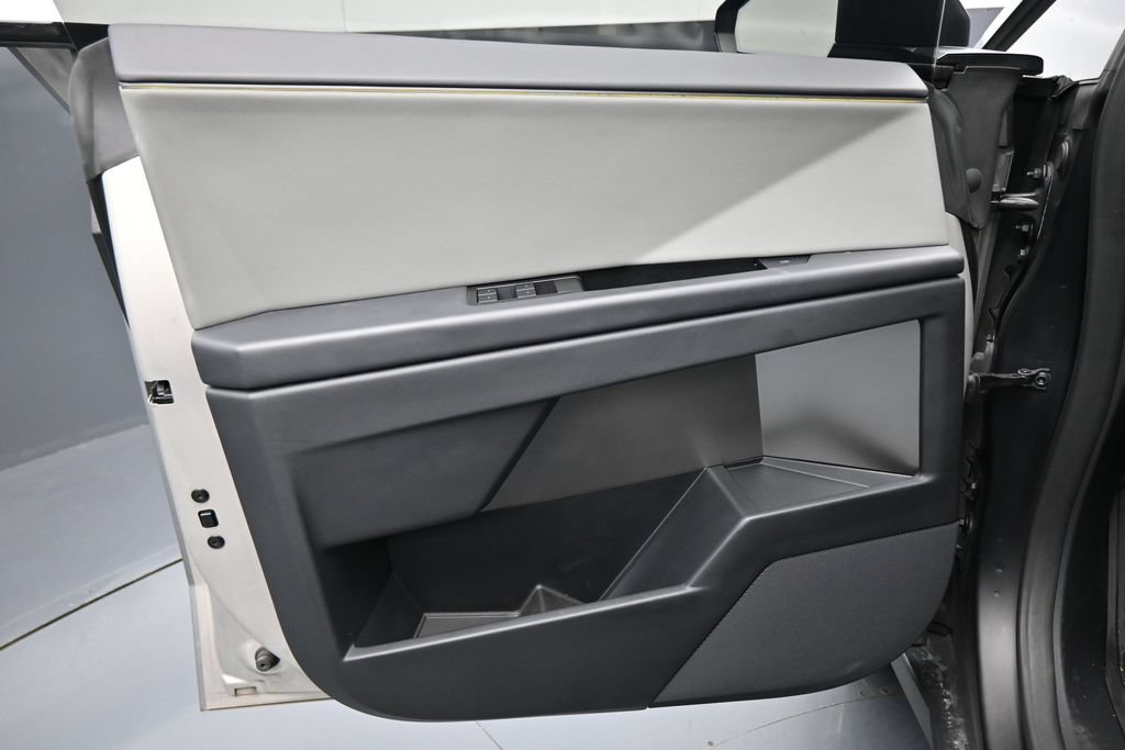 Used 2025 Tesla Cybertruck AWD Crew Cab image 10