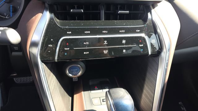 Used 2021 Toyota Venza Limited image 22