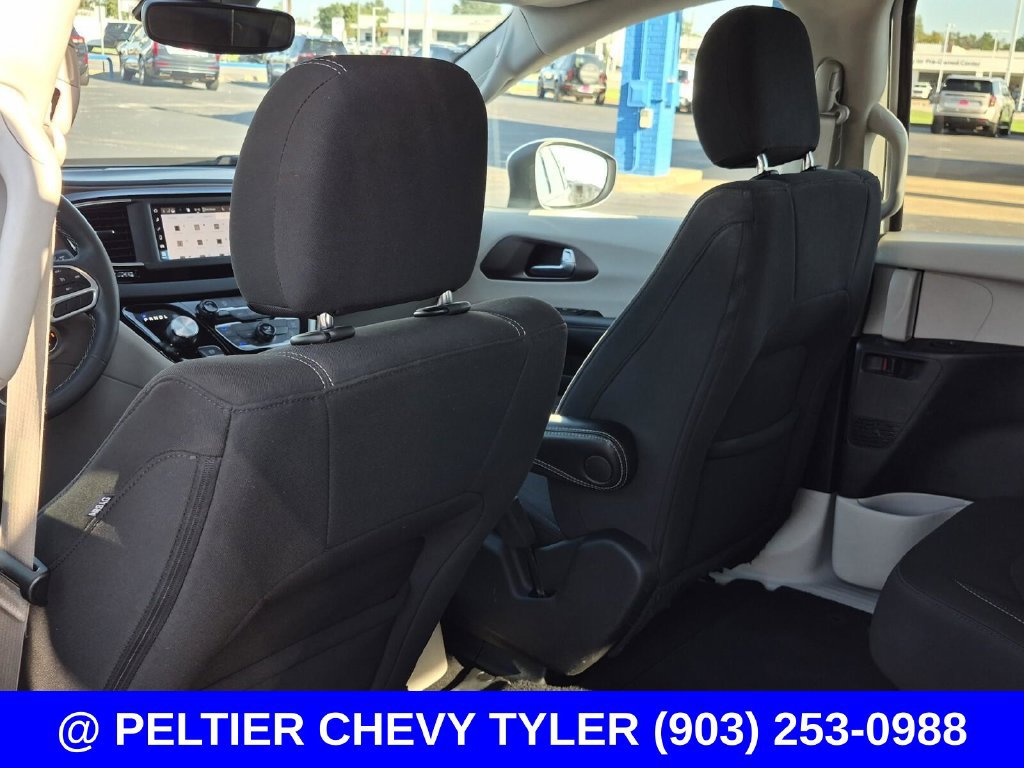 Used 2023 Chrysler Voyager LX FWD image 36