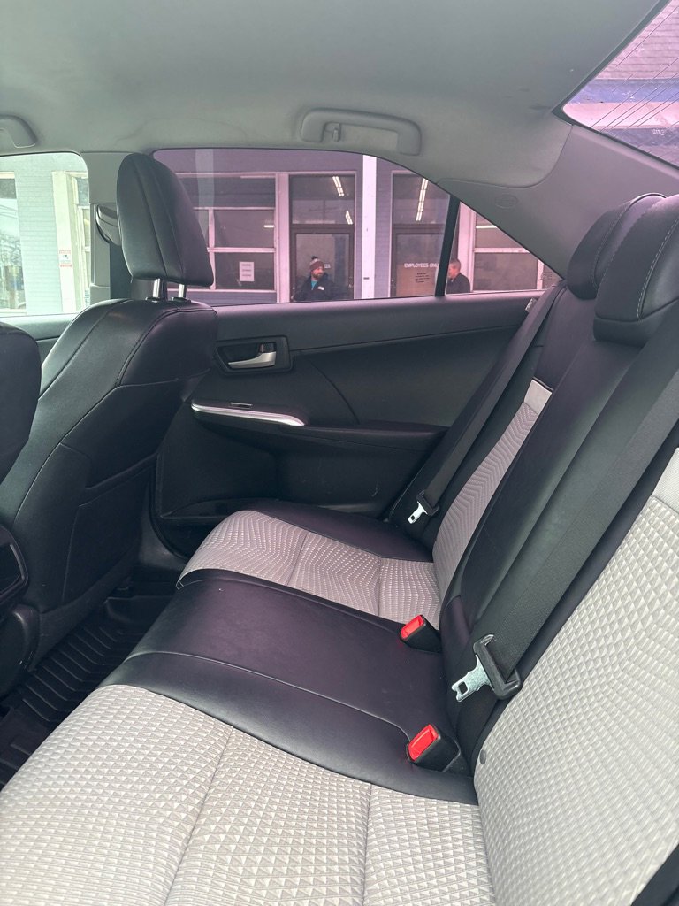 Used 2014 Toyota Camry SE image 10