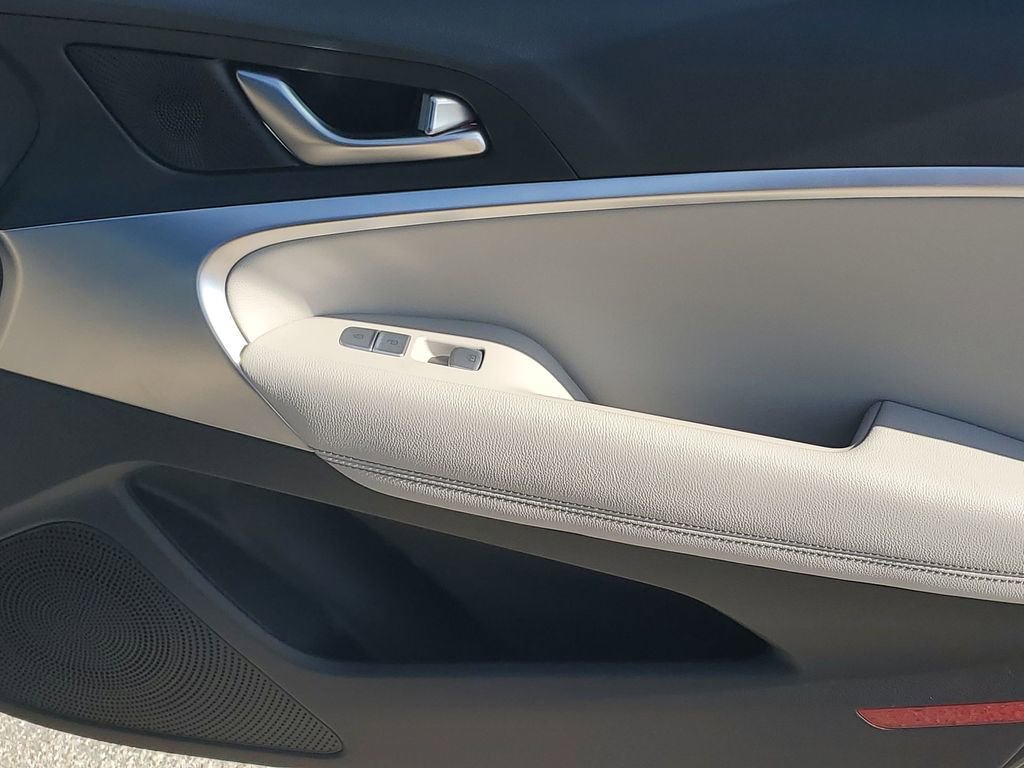 Used 2023 Genesis G70 2.0T image 45