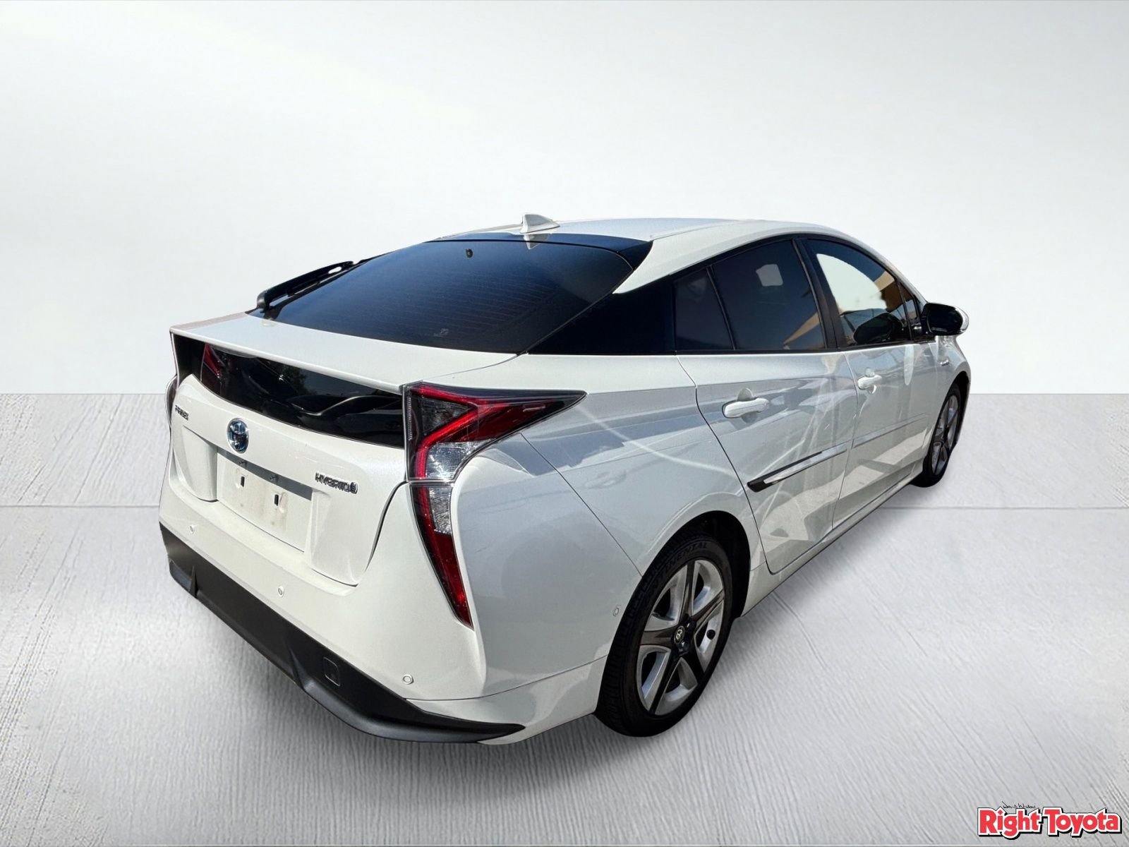 Used 2017 Toyota Prius Three Touring FWD image 4