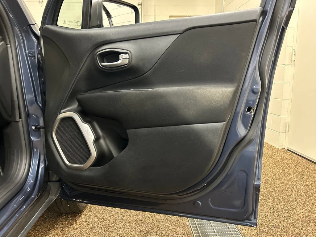 Used 2021 Jeep Renegade Latitude AWD/4WD image 16