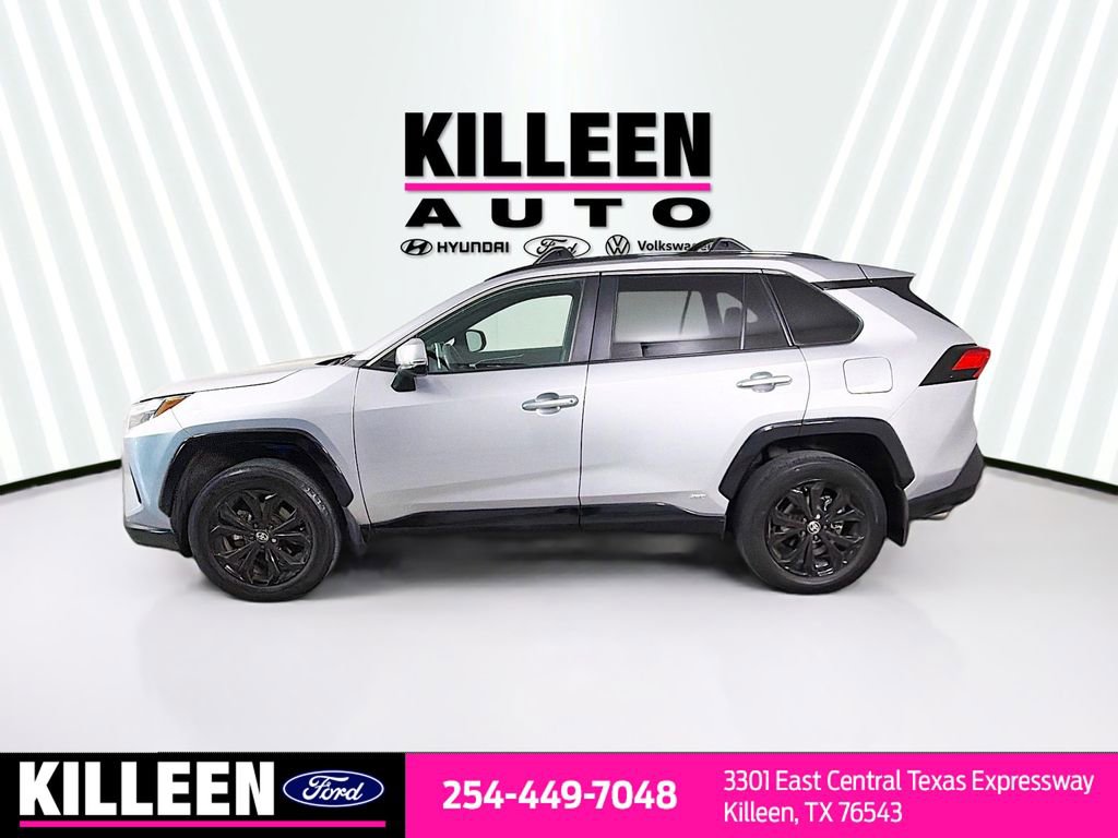 Used 2023 Toyota RAV4 SE image 4