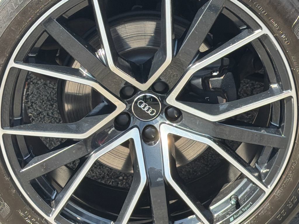 Used 2021 Audi SQ8 Premium Plus w/ SQ8 Black Optic Package image 5