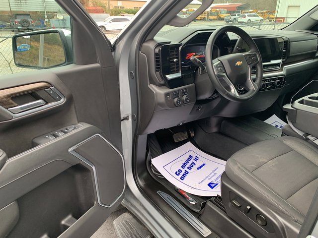 Used 2024 Chevrolet Silverado 1500 LT w/ Z71 Off-Road Package image 9