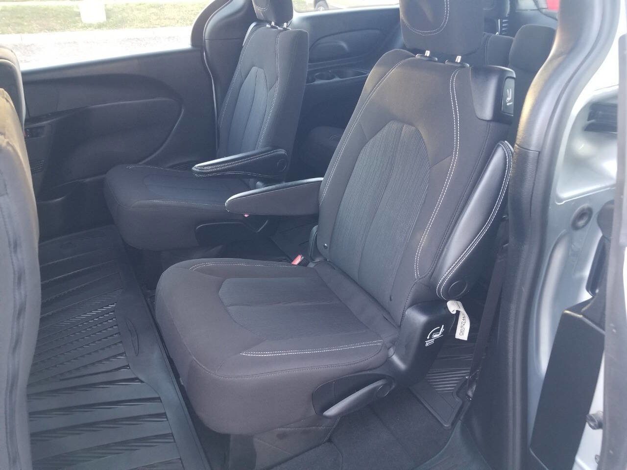 Certified 2023 Chrysler Pacifica Touring image 15