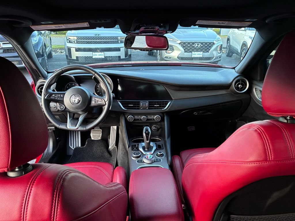 Used 2022 Alfa Romeo Giulia Veloce AWD/4WD image 14