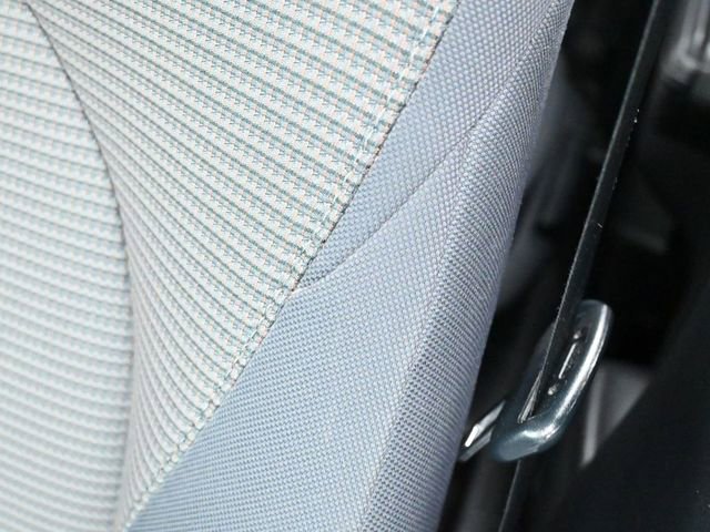 Used 2024 Toyota Highlander LE FWD image 13