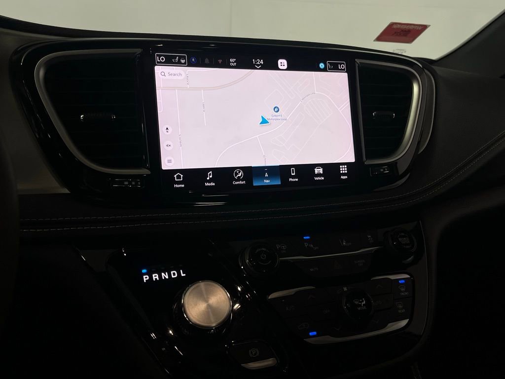 Used 2024 Chrysler Pacifica Premium image 14
