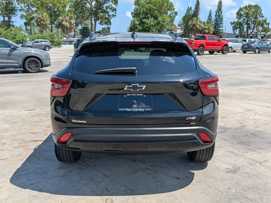 Used 2024 Chevrolet Trax RS w/ Sunroof Package FWD image 7