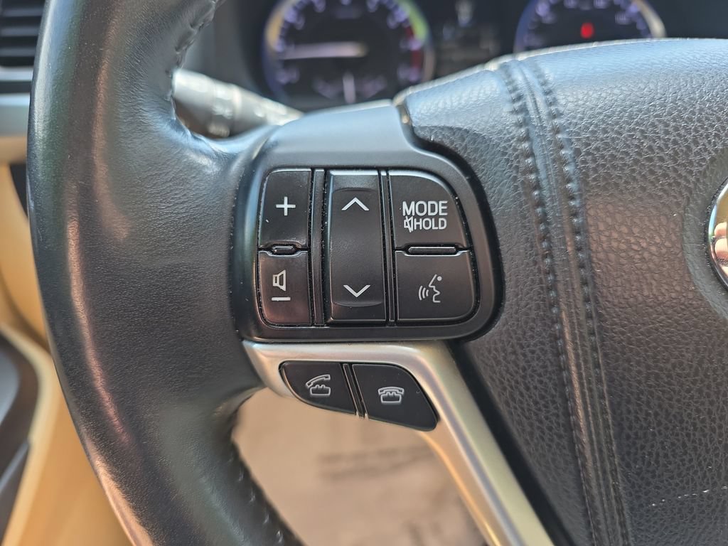 Used 2015 Toyota Highlander XLE AWD/4WD image 24