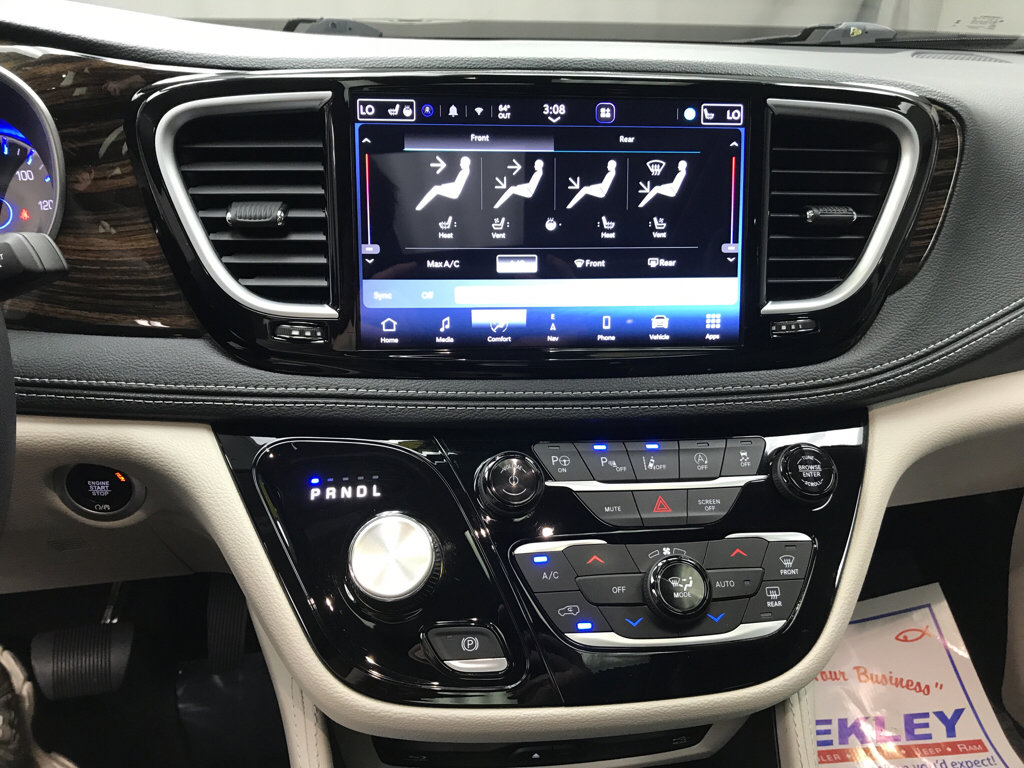 Used 2024 Chrysler Pacifica Limited w/ Uconnect Theater Family Group image 12